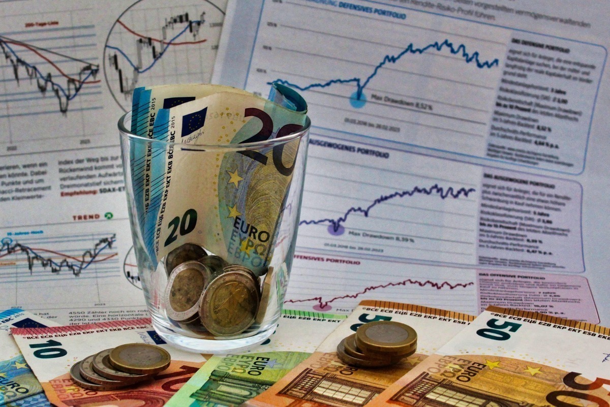 Umfassender Marktbericht zum Immobilienmarkt in Dinslaken: Angebotslage, Nachfragesegmente, Lagequalitäten und Stadtentwicklung – ergänzt um Kennziffern und offizielle Marktberichte.